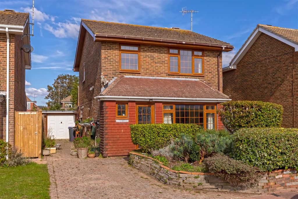 Property photo 1 of 12 Rusper Rd South_16.Jpg