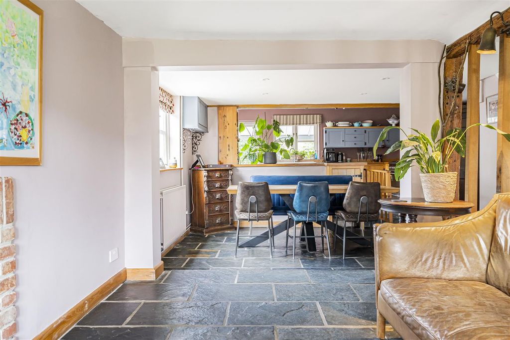 Property photo 2 of 44 22_65326.Jpg