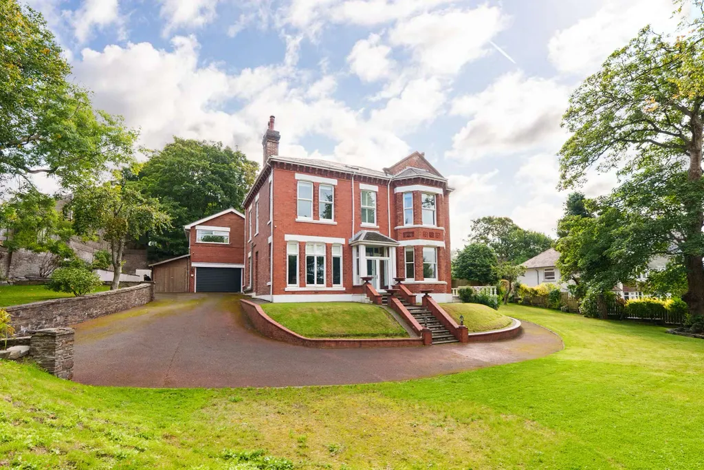Property photo 2 of 52