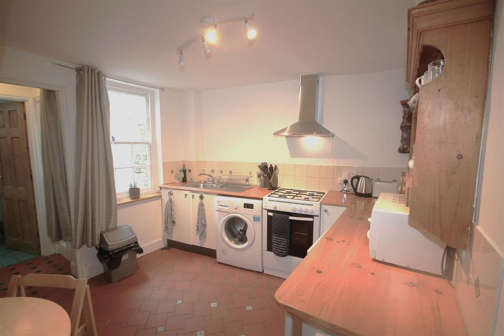 Property photo 3 of 18 Kitchen B.Jpg