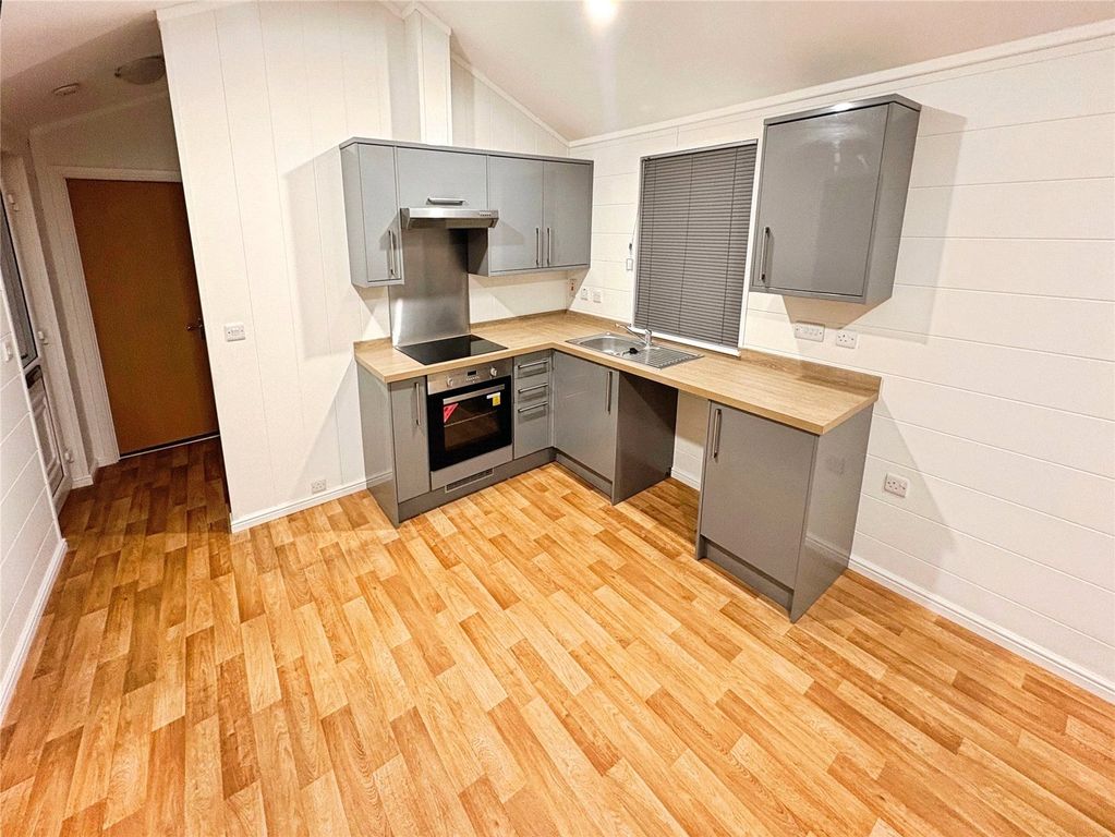 Property photo 3 of 5 Kitchen/Living Room