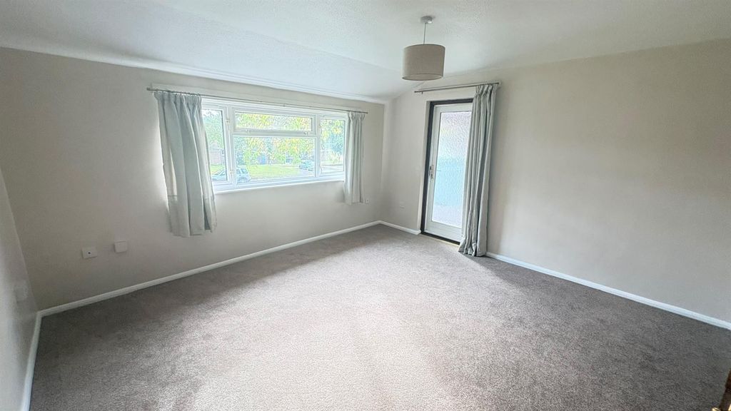 Property photo 3 of 18 4c7E2Af3-4c9E-4c7B-B22c-795Eb82Afa97.Jpeg