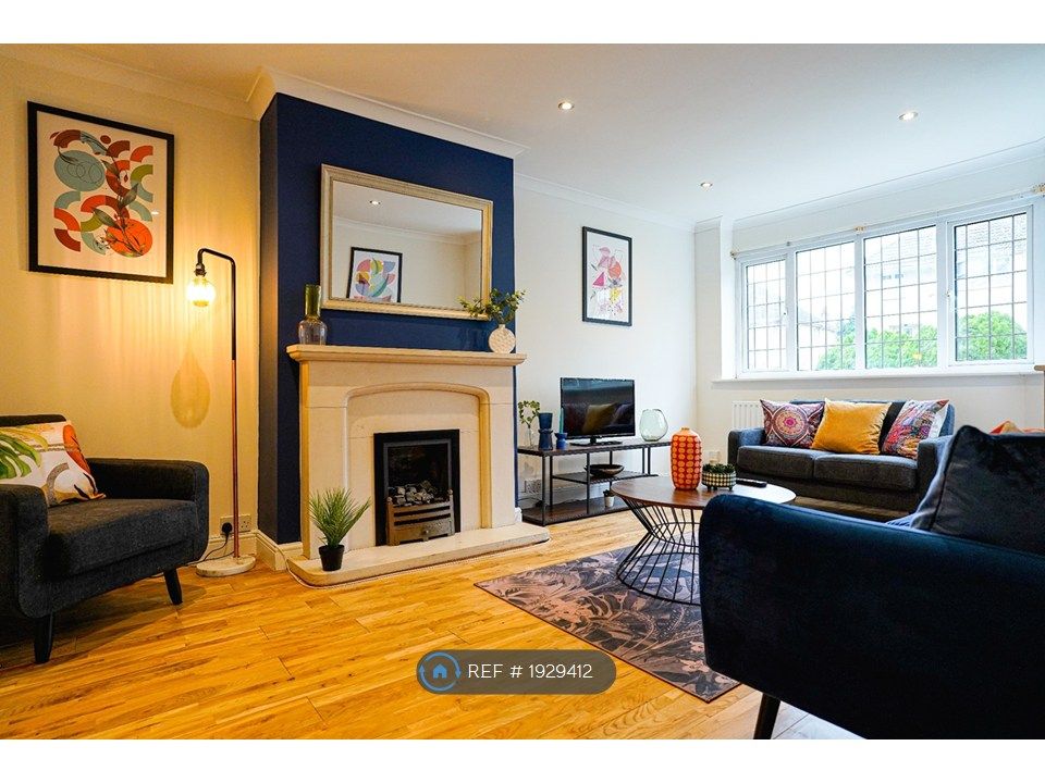 Property photo 1 of 15 Living Room