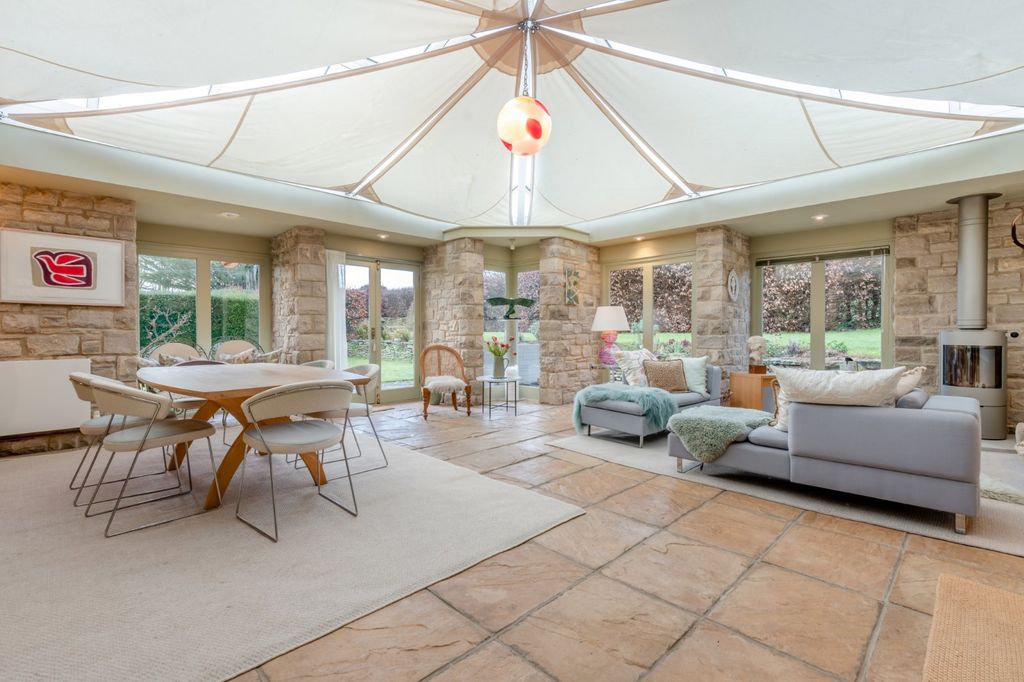 Property photo 2 of 30 Conservatory