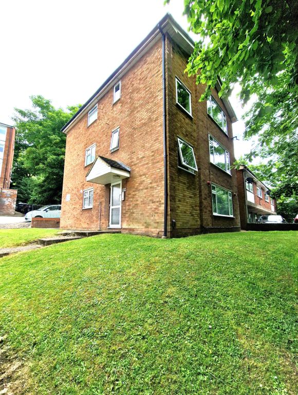 Property photo 1 of 11 Two Bedroom First Floor Flat Available To Rent Located On Moulton Rise, Crescent Road In Luton