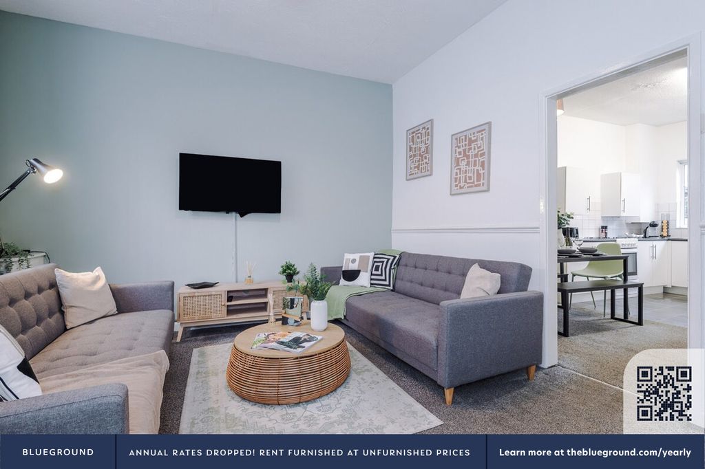 Property photo 3 of 32 Living Room