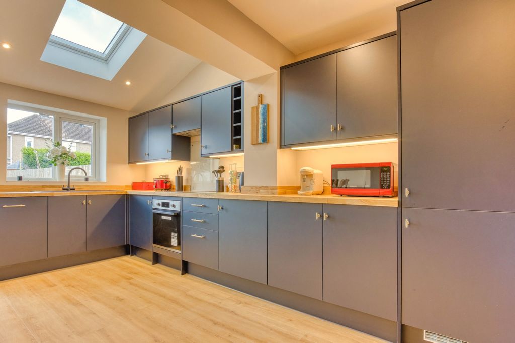 Property photo 3 of 27 Ewemove Taunton - Hoveland Lane (2)