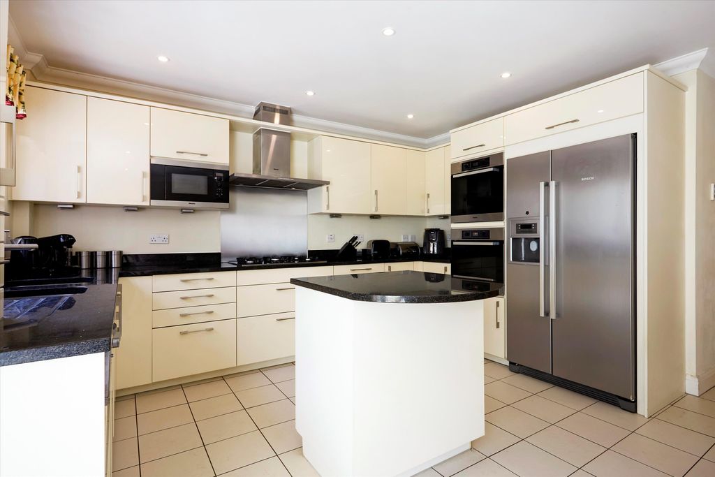 Property photo 3 of 14 Image