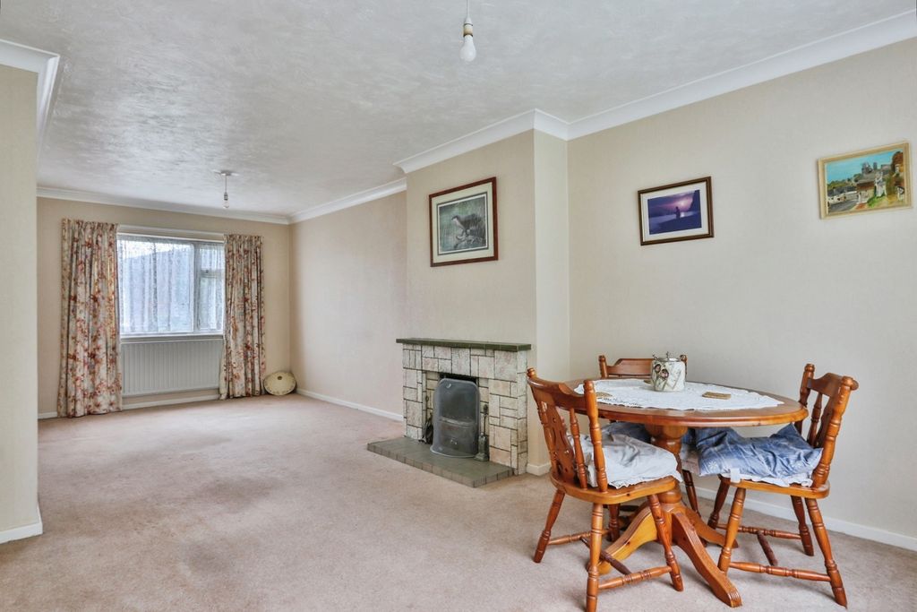 Property photo 2 of 17 Photo