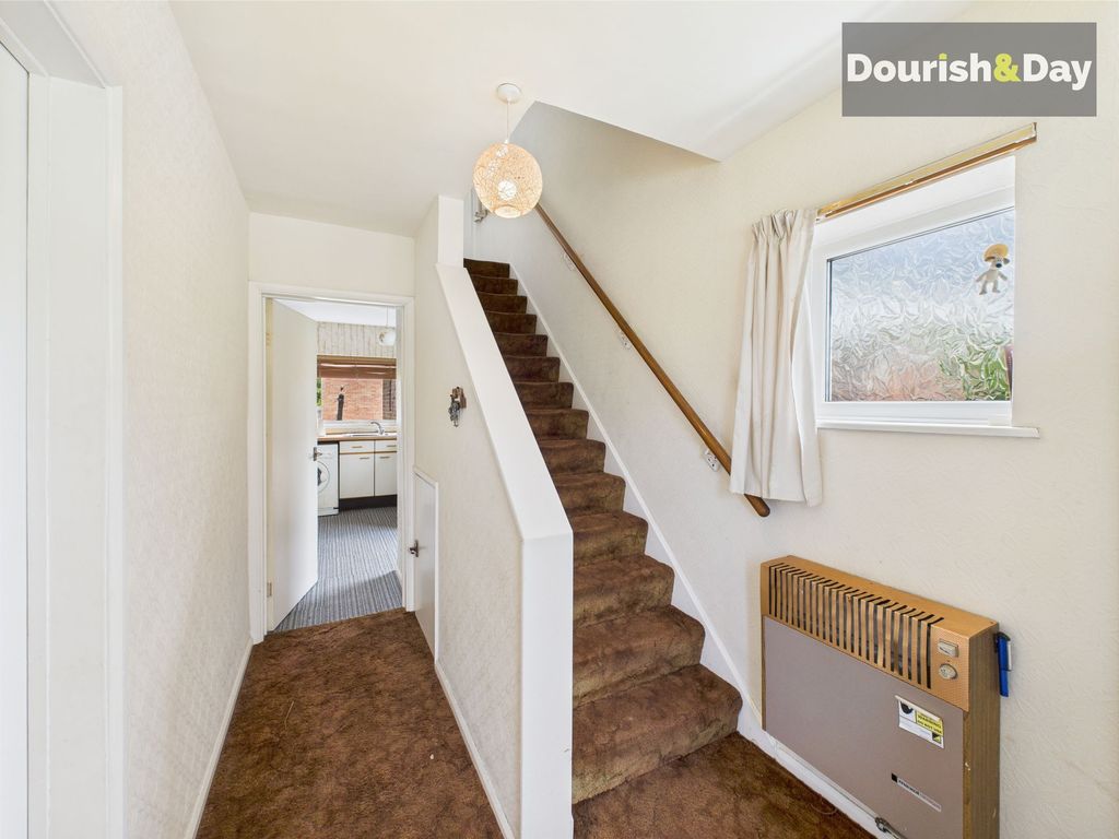 Property photo 3 of 13 Entrance Hall