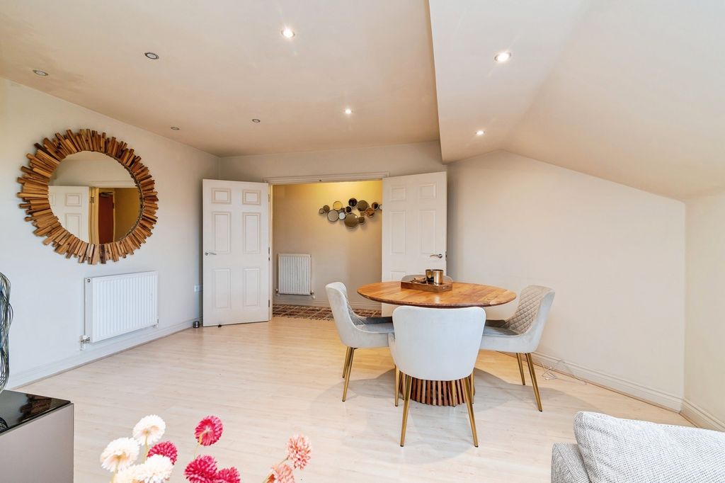 Property photo 3 of 16 Photo