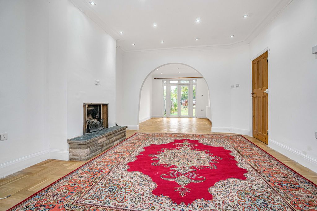 Property photo 3 of 23