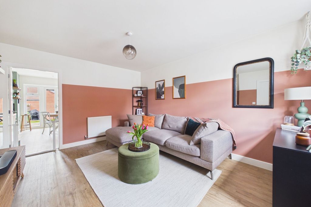 Property photo 2 of 32