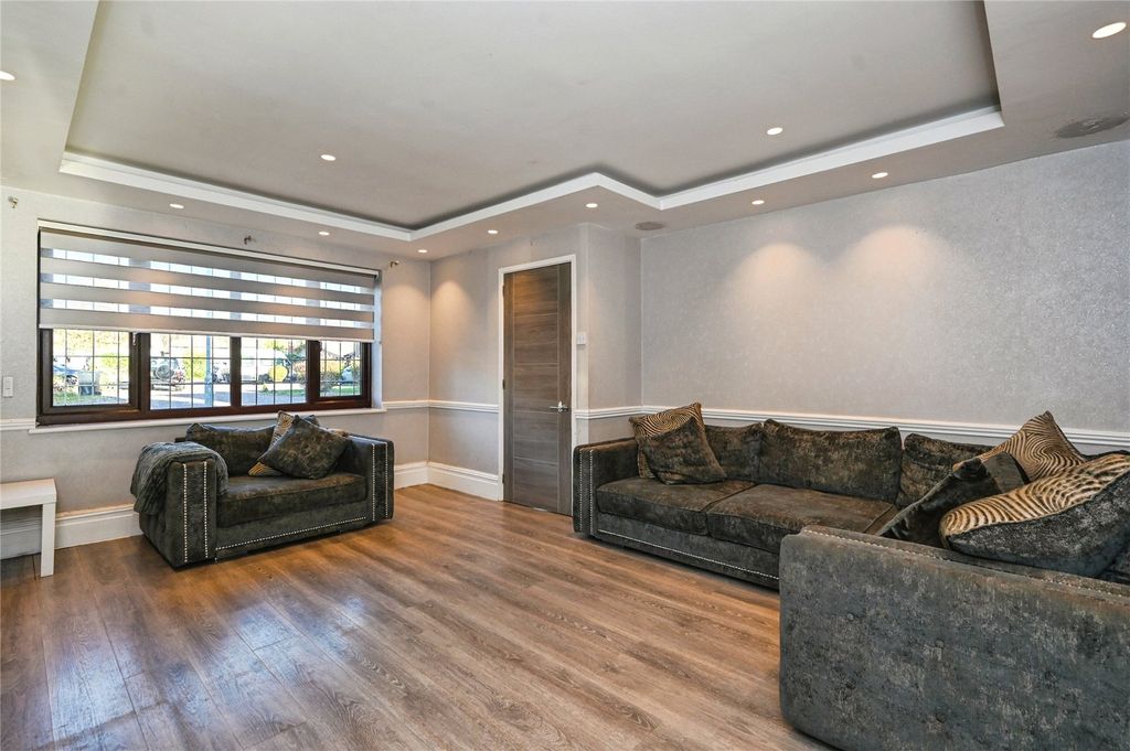 Property photo 3 of 22 Living Room