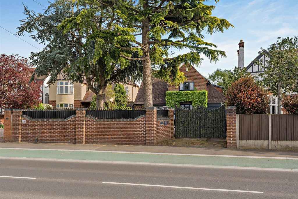 Property photo 1 of 19