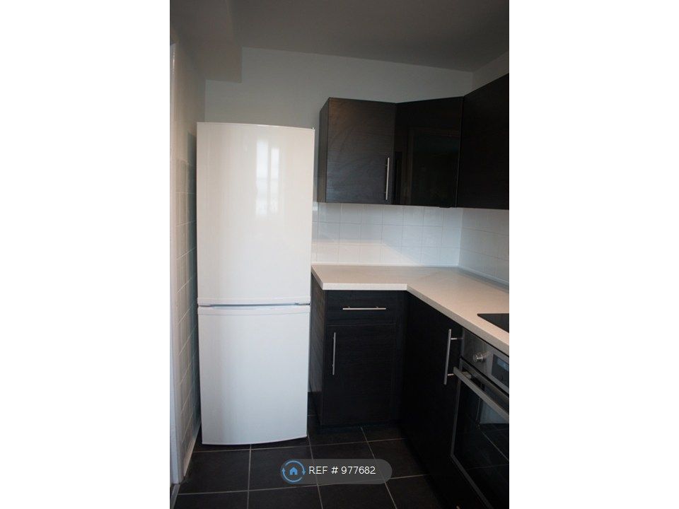 Property photo 3 of 10 Comes With Fridge