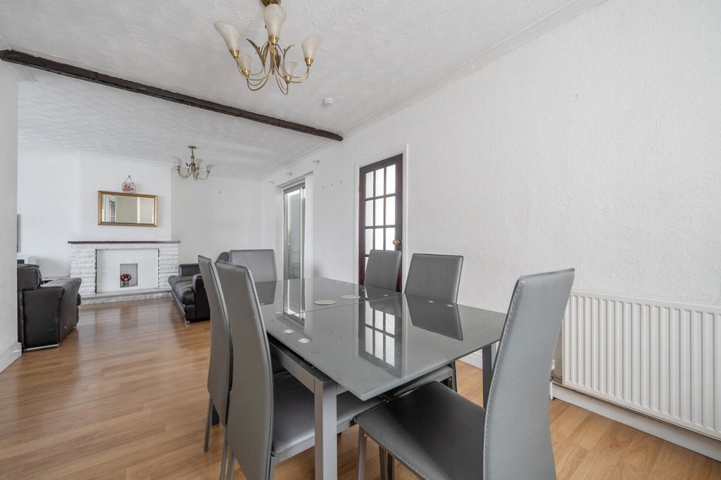 Property photo 3 of 11 Dining