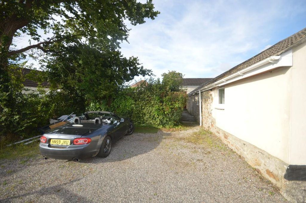 Property photo 2 of 14 Dsc_0043 (Medium).Jpg