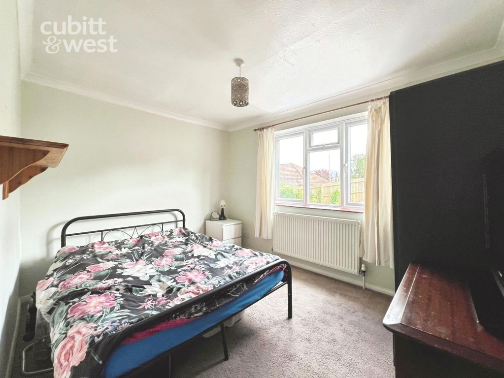 Property photo 3 of 11 Double Bedroom
