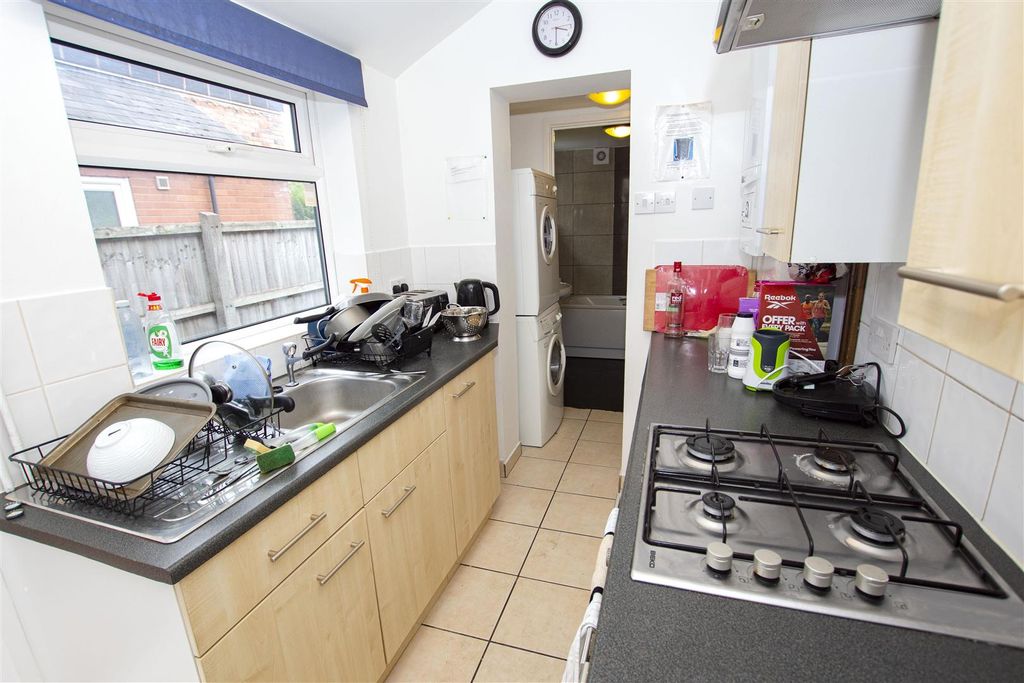 Property photo 1 of 11 Approach