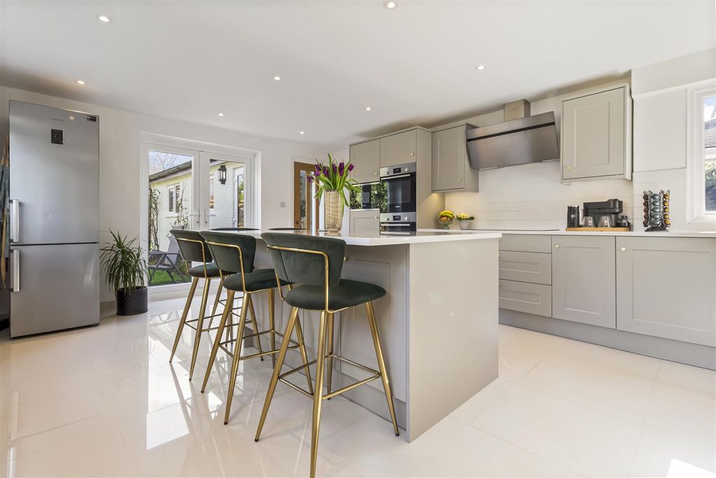 Property photo 3 of 25 18 Brooklyn Avenue-005.Jpg