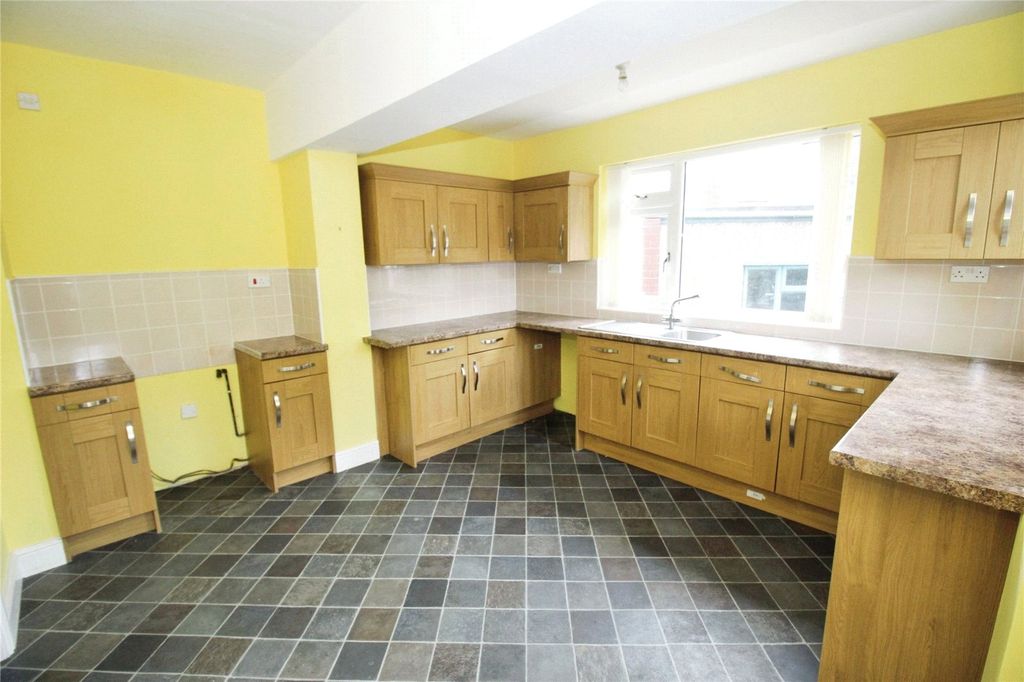Property photo 3 of 10 Kitchen/Diner