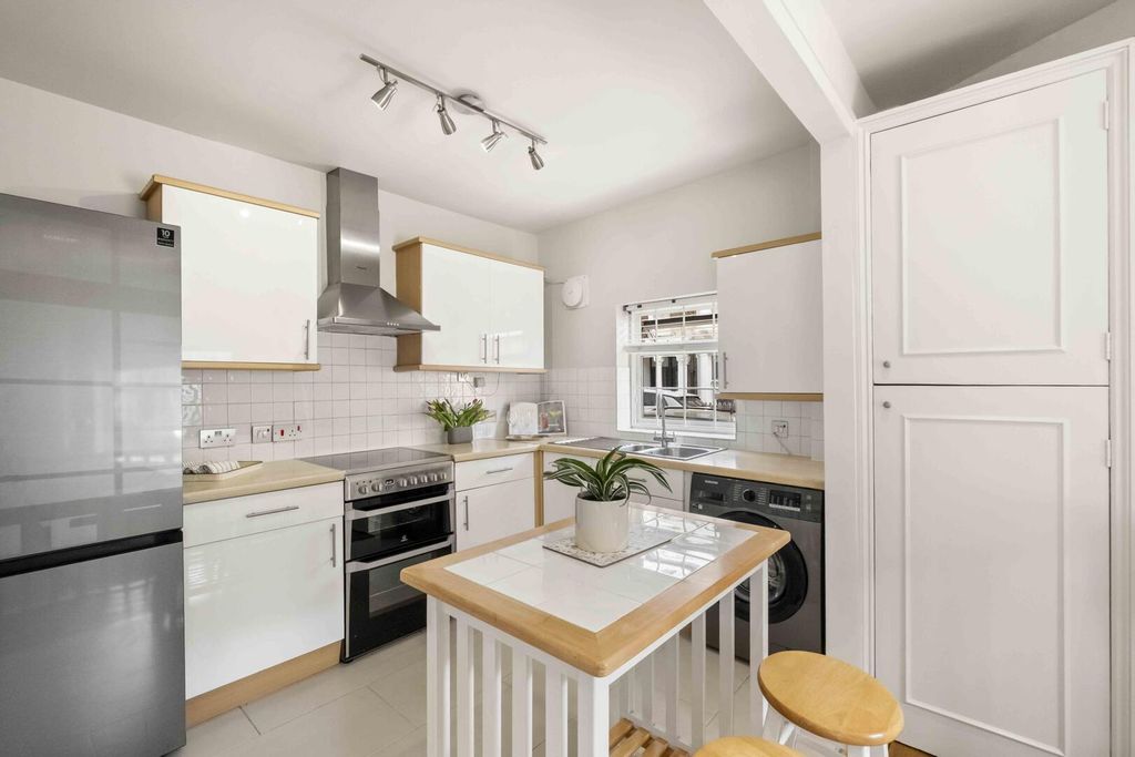 Property photo 2 of 14 Kitchen