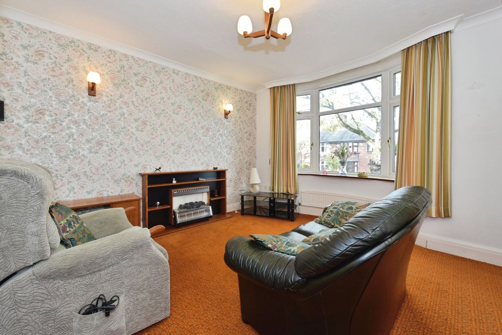 Property photo 2 of 17 Lounge