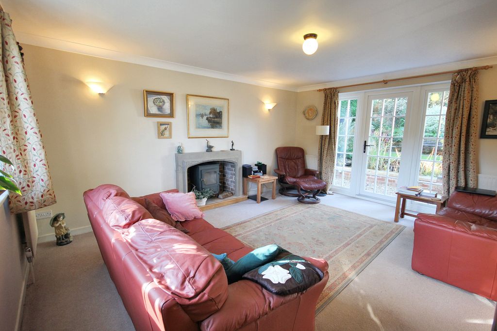 Property photo 2 of 18 Living Room