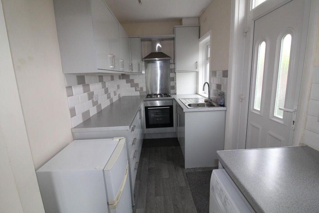 Property photo 3 of 15 Kitchen