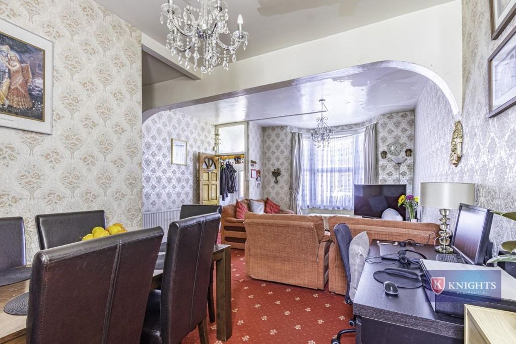 Property photo 3 of 13