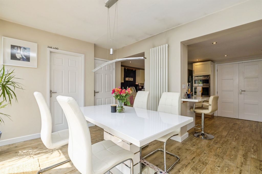 Property photo 3 of 23 Kitchen