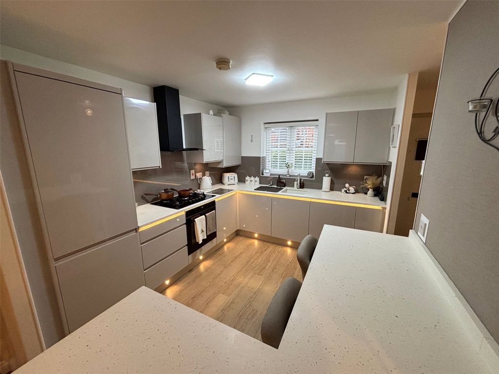 Property photo 2 of 18 Picture No. 04