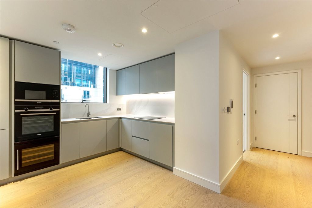 Property photo 3 of 26 Reception/Kitchen