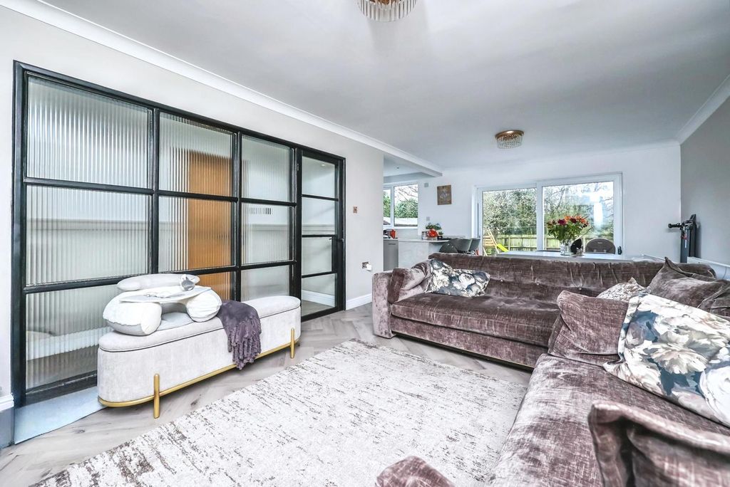 Property photo 2 of 15 Pbox-Img.Jpg