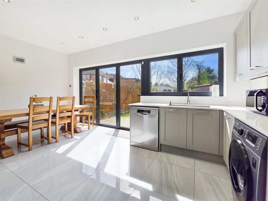 Property photo 2 of 27