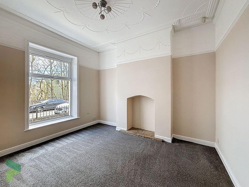 Property photo 3 of 15 Living Room