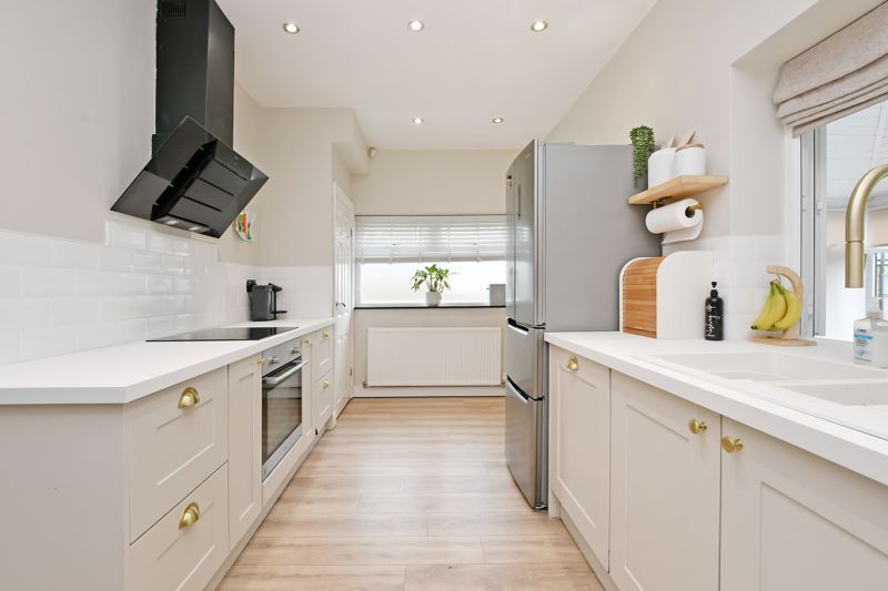 Property photo 3 of 19 Kitchen