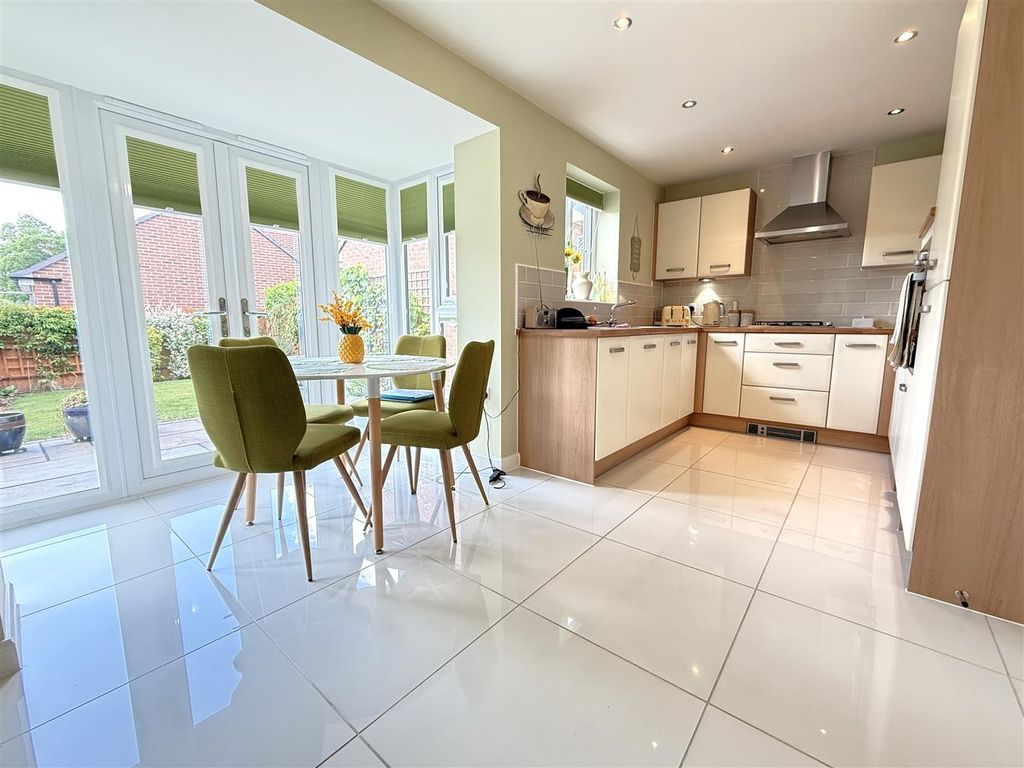 Property photo 2 of 20 L Shaped Dining Kitchen