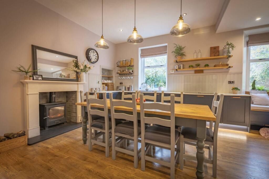 Property photo 2 of 36