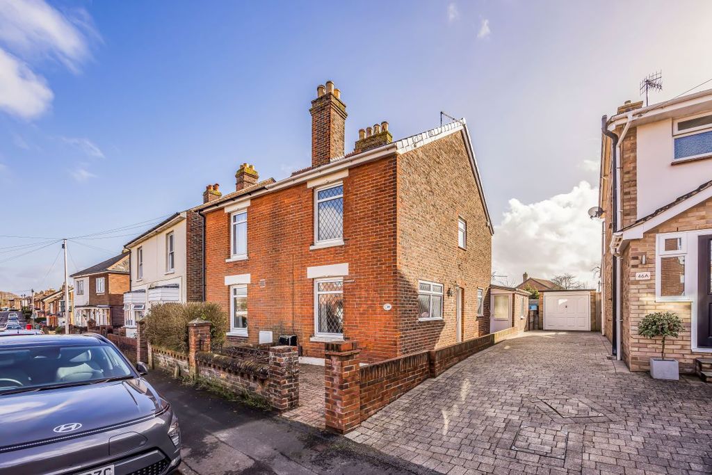 Property photo 1 of 28