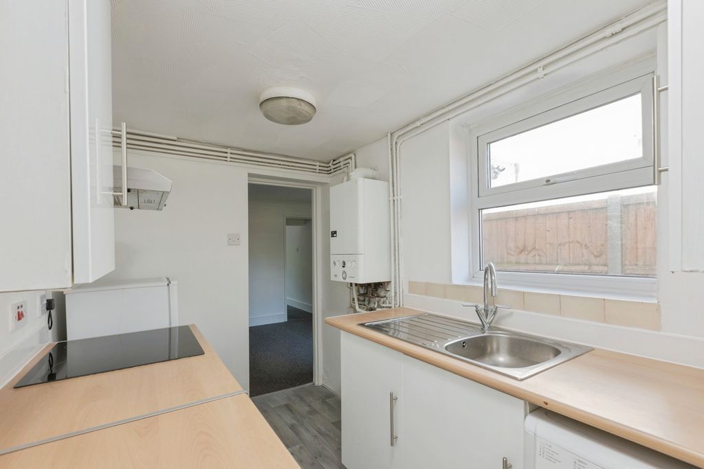 Property photo 3 of 13 Kitchen