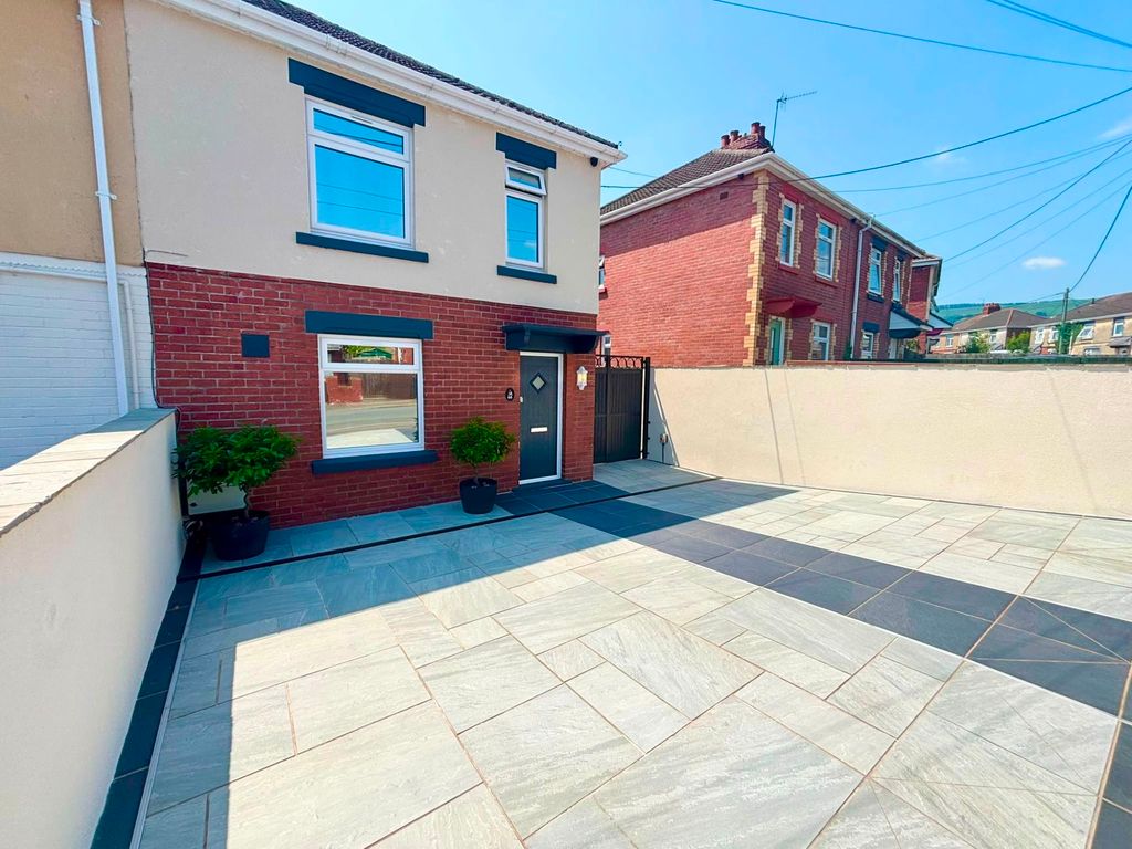 Property photo 1 of 33