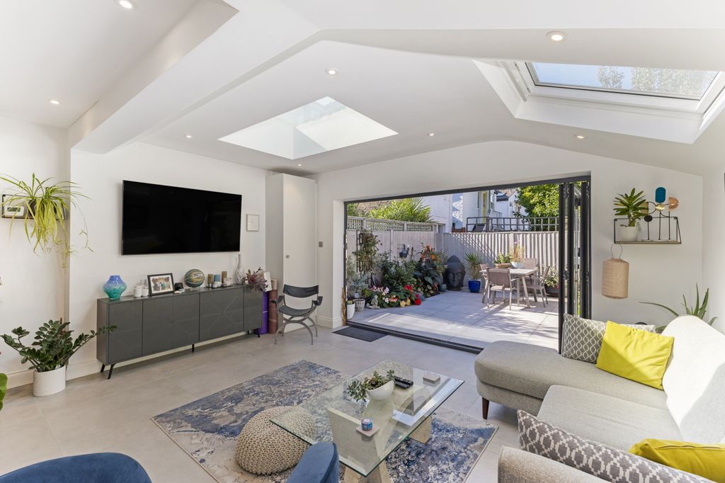 Property photo 2 of 15