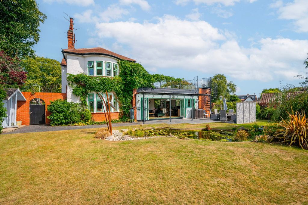 Property photo 1 of 30