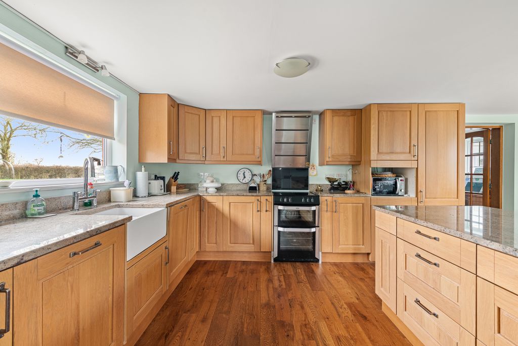 Property photo 2 of 37