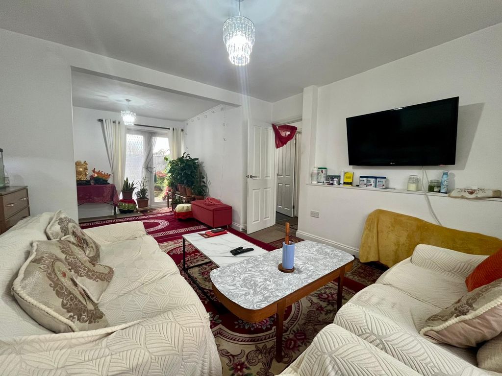 Property photo 2 of 8