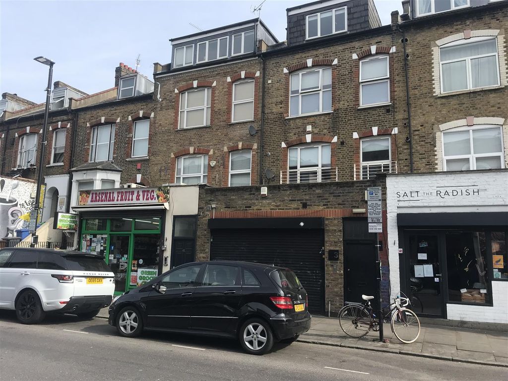 Property photo 1 of 8 Blackstock Road N4