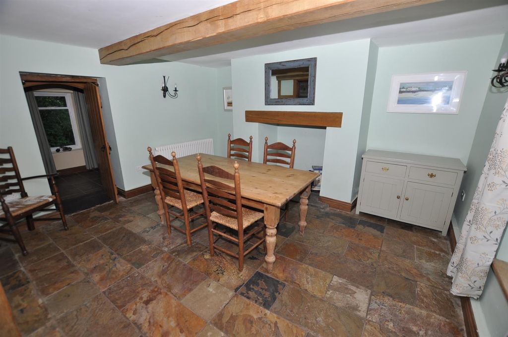 Property photo 3 of 14 Kitchen/Dining Area