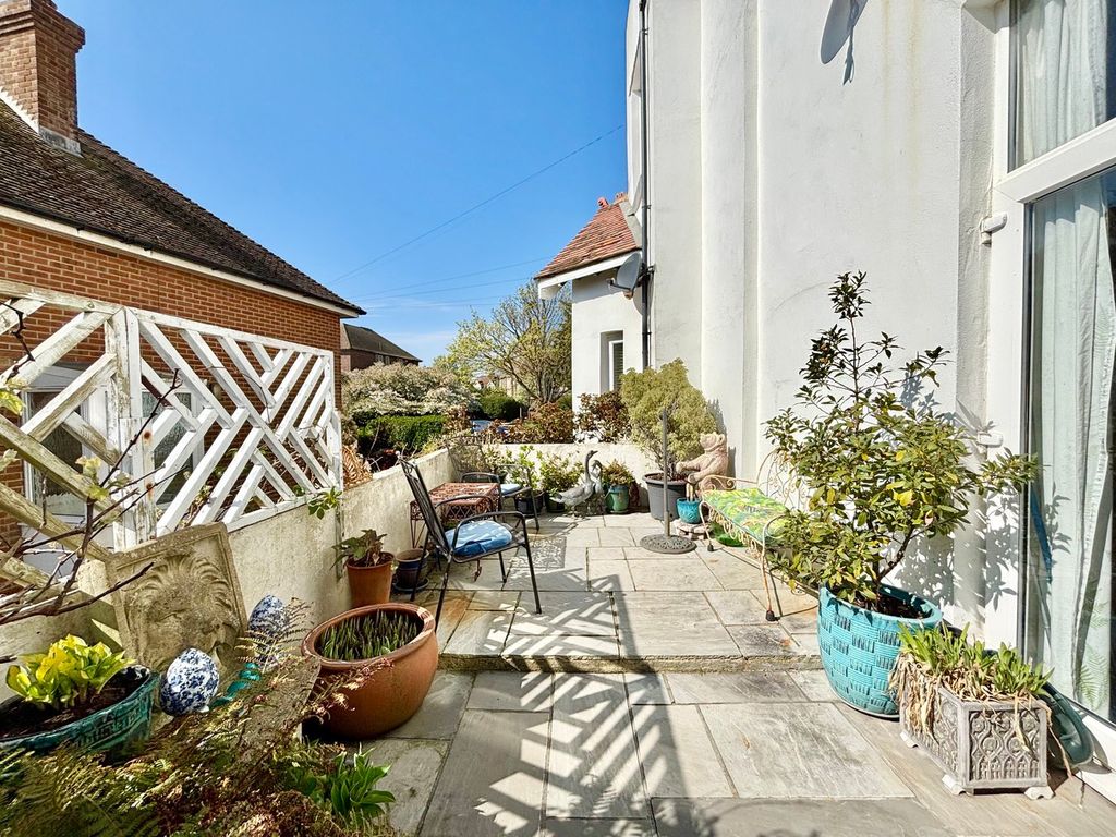 Property photo 3 of 18